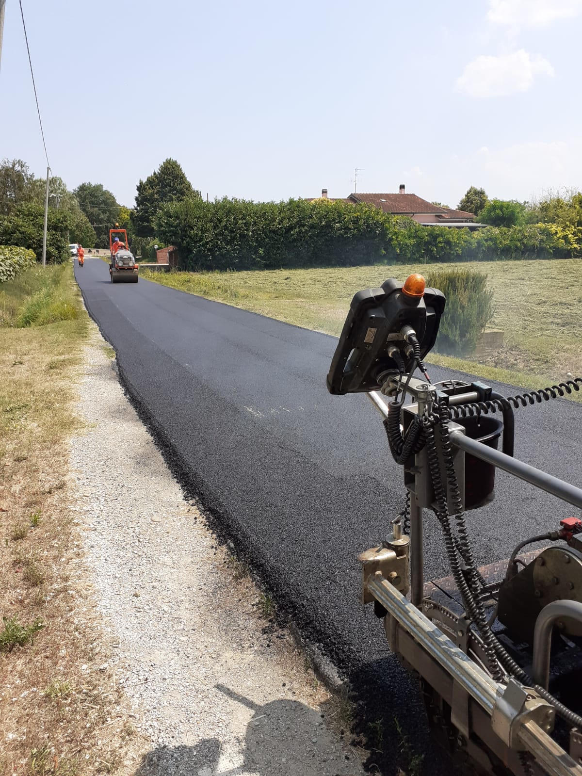 Iniziati i lavori di asfaltatura di via Montazzo foto 