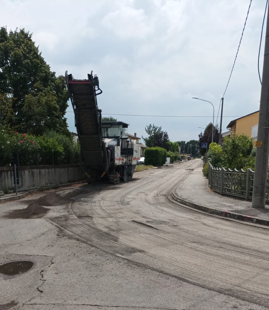 Ripristini della pavimentazione stradale  a Santa Maria Nuova Spallicci e Panighina foto 